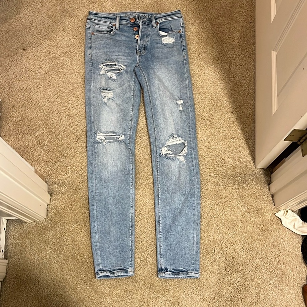 American Eagle ripped blue jeans